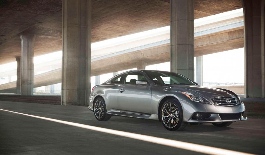  Infiniti G37 IPL Coupe 2011 года  (фото 38 из 51)
